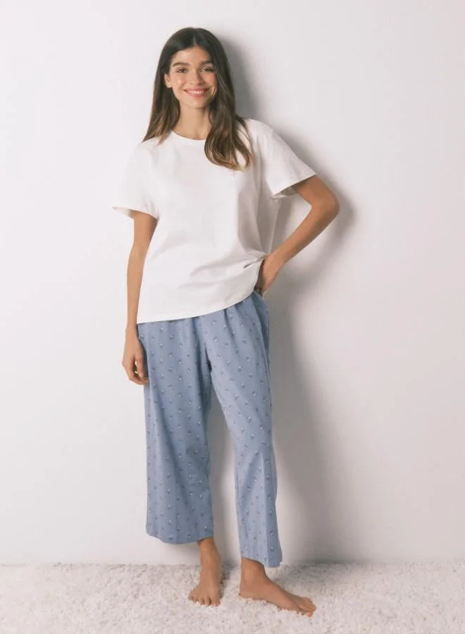 ومن سيكريت بيجاما طويلة بأكمام قصيرة وزهور